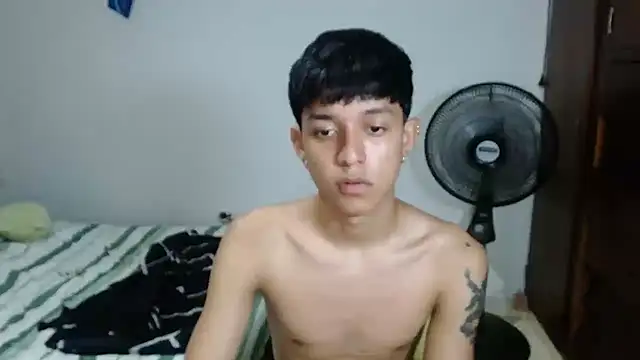 Snapshot of cute_jisus chatting on March 3, 12:06 am cute jisus online show from March 3, 12:06 am