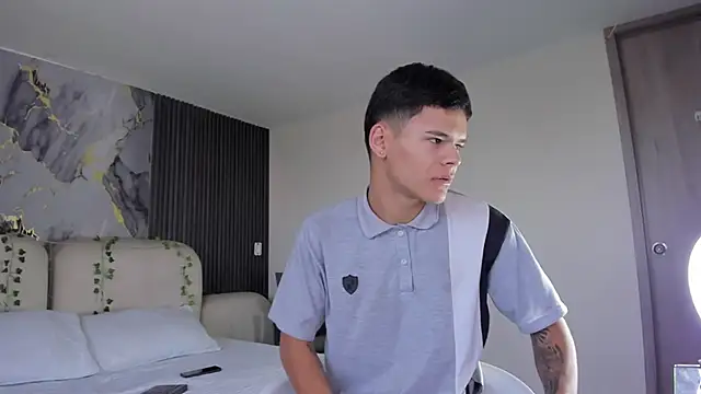 DylanRoyce  online show from March 15, 12:55 pm