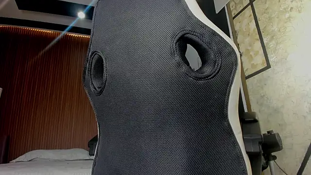 DylanRoyce  online show from April 17, 12:19 pm