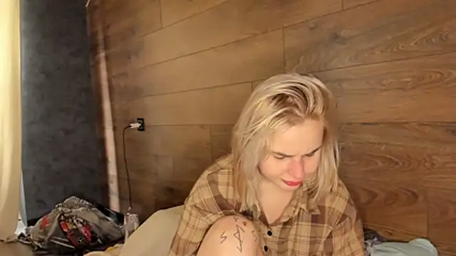 Snapshot of AmmyLuu chatting on May 1, 12:32 pm AmmyLuu online show from May 1, 12:32 pm