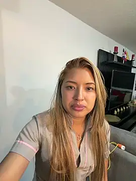 Snapshot of RubiaMorena chatting on February 24, 1:47 am RubiaMorena online show from February 24, 1:47 am