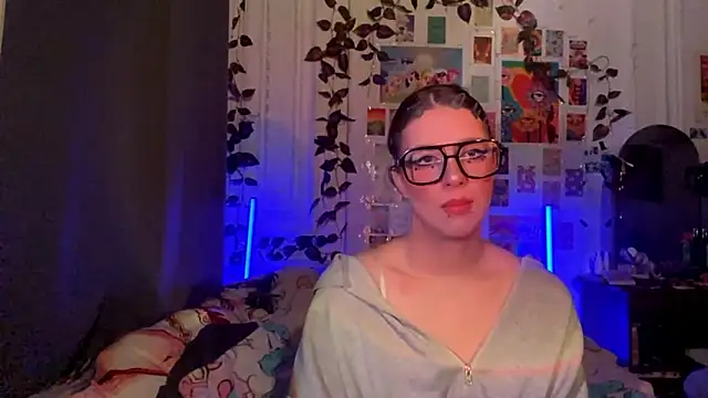 Snapshot of moonvampiq chatting on February 27, 8:09 pm moonvampiq online show from February 27, 8:09 pm