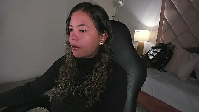 dulce lyraa1 online show from March 25, 4:29 am