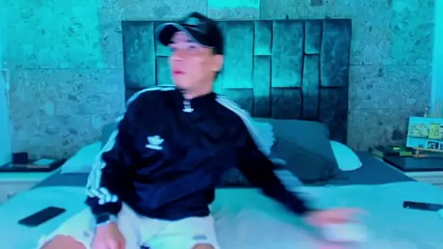 alex and christhoper online show from April 21, 9:59 am