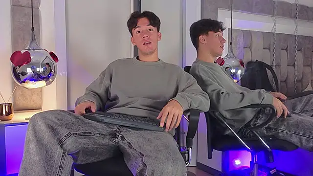 Austin Reedss online show from April 1, 12:50 pm