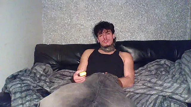 Snapshot of SNAKEARM chatting on February 27, 10:48 am SNAKEARM online show from February 27, 10:48 am