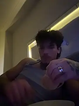 Snapshot of SNAKEARM chatting on February 28, 11:22 am SNAKEARM online show from February 28, 11:22 am