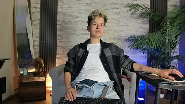 RedHood 1 online show from March 27, 3:34 am