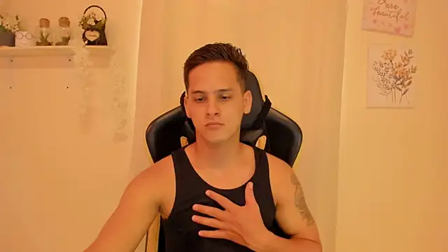 Snapshot of sexy_andres01 chatting on May 8, 4:34 pm sexy andres01 online show from May 8, 4:34 pm