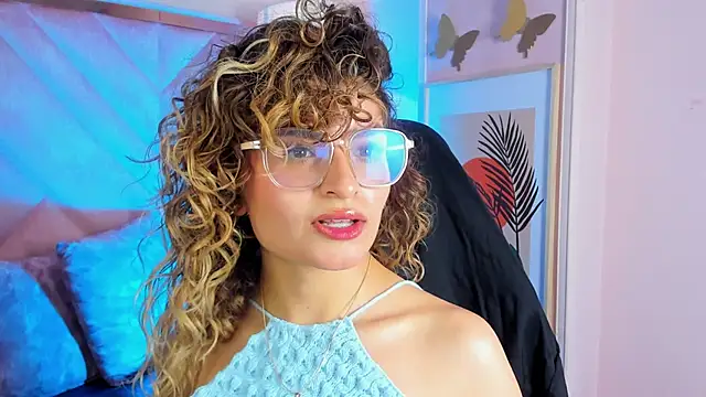 emilyjonesss  online show from March 7, 8:06 pm