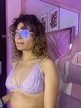 emilyjonesss  online show from April 10, 9:52 pm