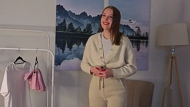 AraSuits online show from February 26, 6:01 am