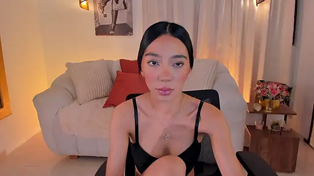 IsabellaLux  online show from April 12, 3:28 pm