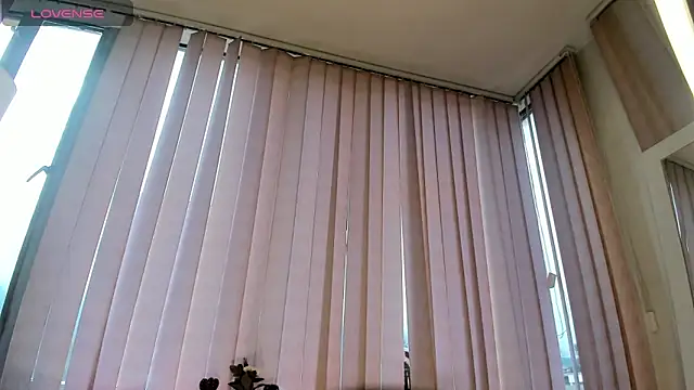 miss valka online show from April 17, 1:03 pm