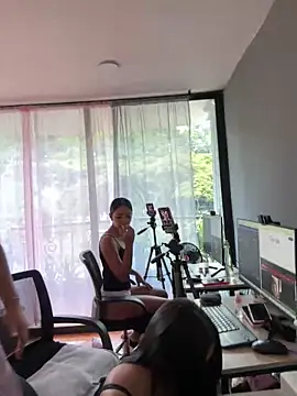 Snapshot of kitty_rousse01 chatting on February 27, 1:22 pm kitty rousse01 online show from February 27, 1:22 pm