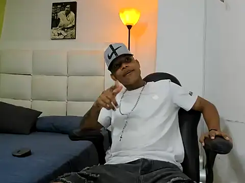 Snapshot of emanuel_23cm chatting on February 28, 2:23 am emanuel 23cm online show from February 28, 2:23 am