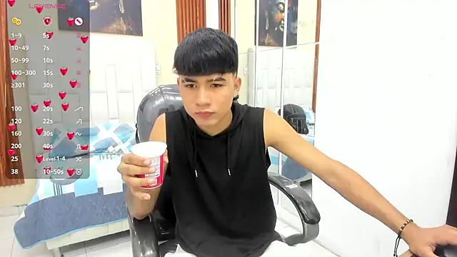 Snapshot of Thiago_collinss chatting on June 25, 10:47 pm Thiago collinss online show from June 25, 10:47 pm