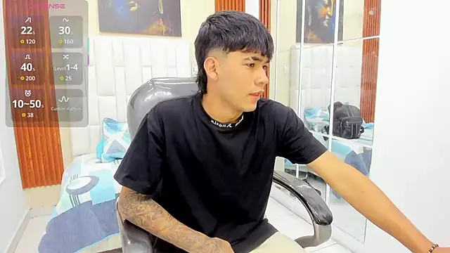 Snapshot of Thiago_collinss chatting on July 7, 10:14 pm Thiago collinss online show from July 7, 10:14 pm
