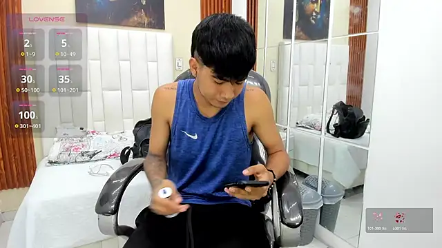 Snapshot of Thiago_collinss chatting on July 18, 10:35 pm Thiago collinss online show from July 18, 10:35 pm