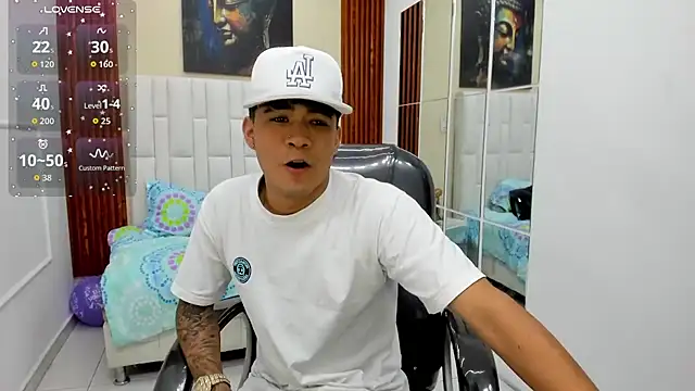Snapshot of Thiago_collinss chatting on July 29, 10:19 pm Thiago collinss online show from July 29, 10:19 pm