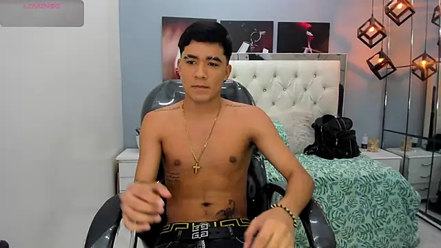 Snapshot of Thiago_collinss chatting on August 2, 11:25 pm Thiago collinss online show from August 2, 11:25 pm