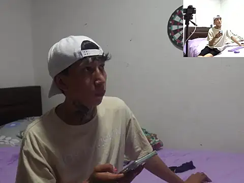 Snapshot of Trevordonson_milf chatting on March 4, 2:39 am Trevordonson milf online show from March 4, 2:39 am