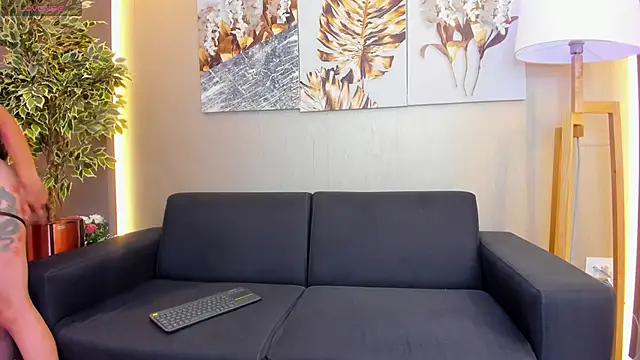 ValentinaaMilan online show from April 9, 4:23 am