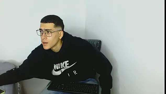 oliver   saint online show from March 12, 11:11 pm