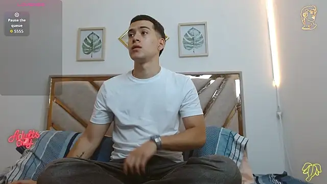 oliver   saint online show from April 14, 11:33 pm