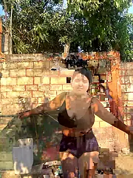 Snapshot of emi_li82 chatting on April 7, 10:42 pm emi li82 online show from April 7, 10:42 pm