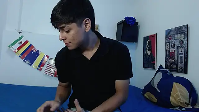 Snapshot of Logan_Jhonson19 chatting on July 11, 12:02 am Logan Jhonson19 online show from July 11, 12:02 am