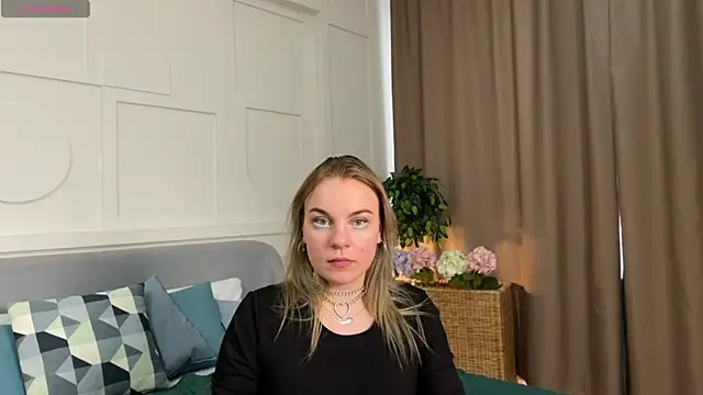 Snapshot of Glow_Margo chatting on March 2, 7:26 am Glow Margo online show from March 2, 7:26 am