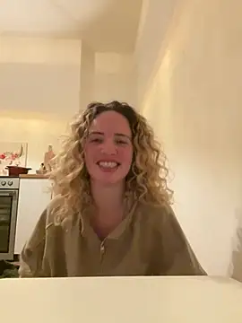 curlyirishgirl online show from March 1, 4:03 am