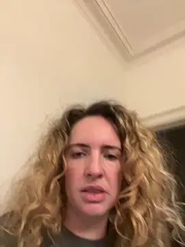 curlyirishgirl online show from March 2, 11:00 pm