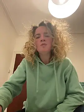 curlyirishgirl online show from March 10, 1:43 am