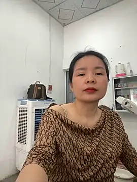 Ivy Trix2 online show from March 15, 5:24 am