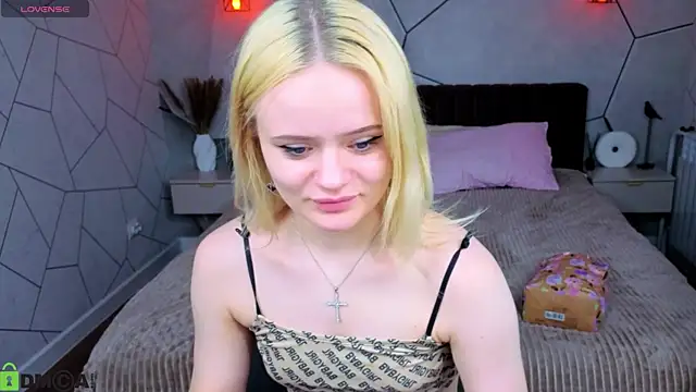 Tessa Ashe online show from April 2, 9:40 am