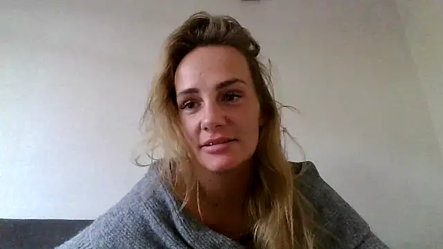 Snapshot of Lisanne30 chatting on February 25, 2:48 pm Lisanne30 online show from February 25, 2:48 pm