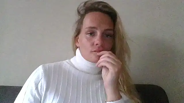 Snapshot of Lisanne30 chatting on February 27, 1:33 pm Lisanne30 online show from February 27, 1:33 pm