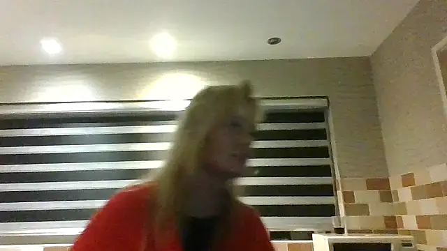 Snapshot of Lisanne30 chatting on February 28, 11:06 pm Lisanne30 online show from February 28, 11:06 pm