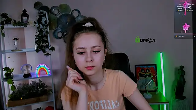 cassandra nik online show from April 8, 7:19 am