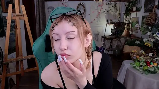 EffieMeowley online show from March 27, 4:51 am