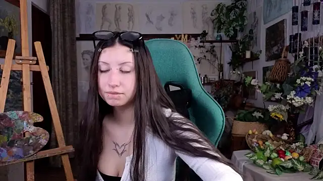 EffieMeowley online show from April 18, 5:55 am