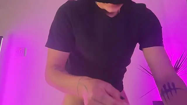 Snapshot of ThirtyDicks chatting on February 28, 9:05 pm ThirtyDicks online show from February 28, 9:05 pm