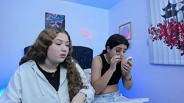 valeria and zoe online show from March 18, 1:47 pm