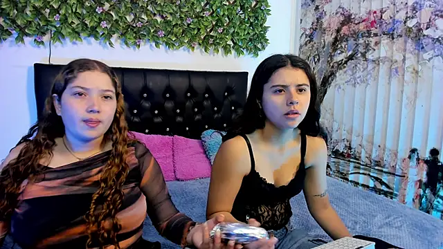 valeria and zoe online show from May 8, 2:11 pm