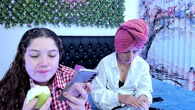 valeria and zoe online show from May 25, 2:12 pm