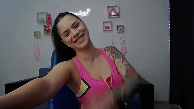 LauraLora3 online show from April 7, 9:10 am