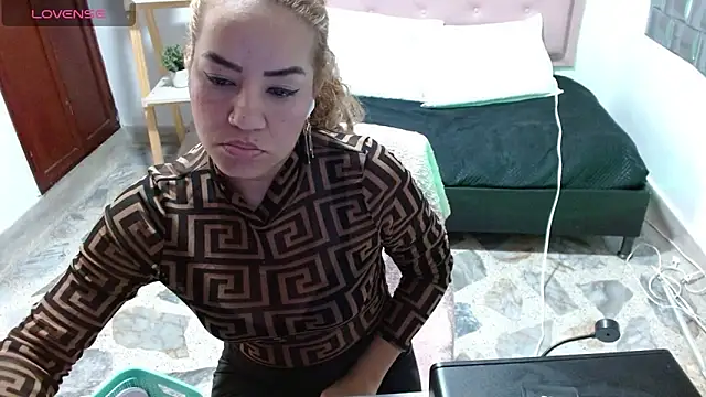 Snapshot of Brenda__222 chatting on February 26, 1:10 pm Brenda 222 online show from February 26, 1:10 pm