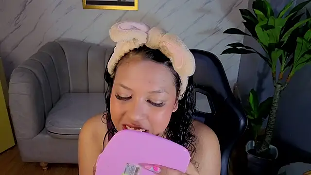 Kristen black T online show from April 17, 8:12 pm